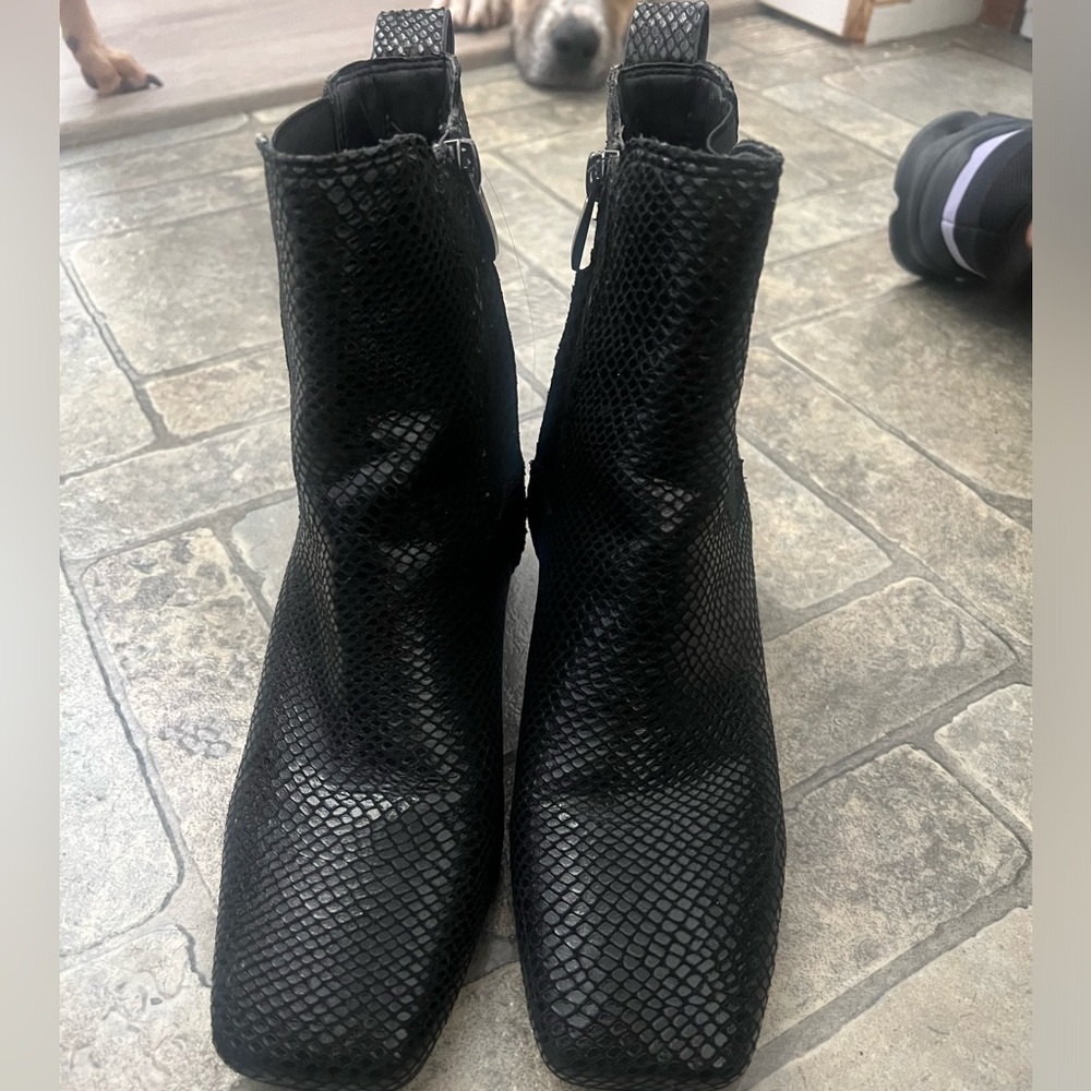 FRANCO SARTO BOOTS. SIZE 7. ONLY WORN TWICE